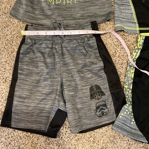 Boys size 5 Star Wars shirts and shorts. Four shirts and three shorts. - Picture 7 of 9